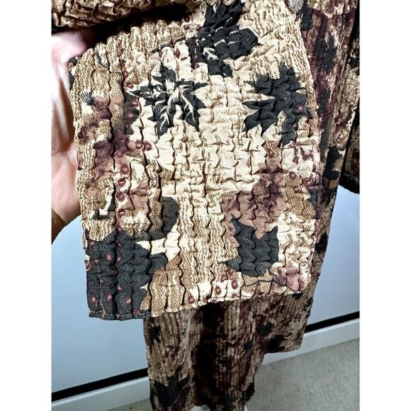 UBU Women's Reversible Lightweight Crinkle Packable Coat Tan/Green Size Medium - Picture 4 of 16